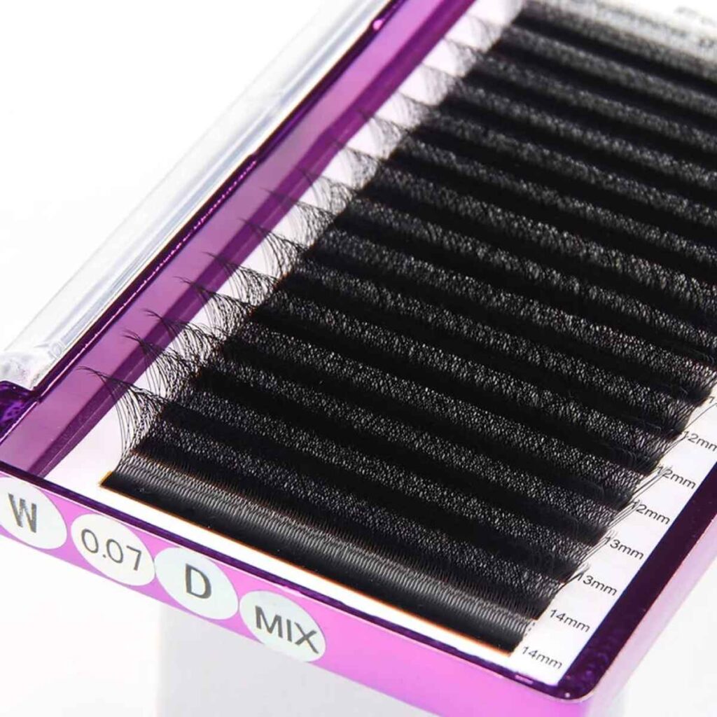 Freckle W Lashes in 0.07 4D Fan Mix