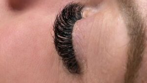 W Clover Lashes